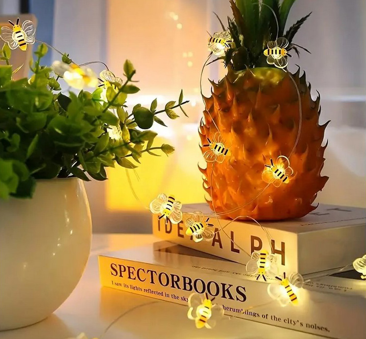 LED Lichterkette mit kleinen Bienen